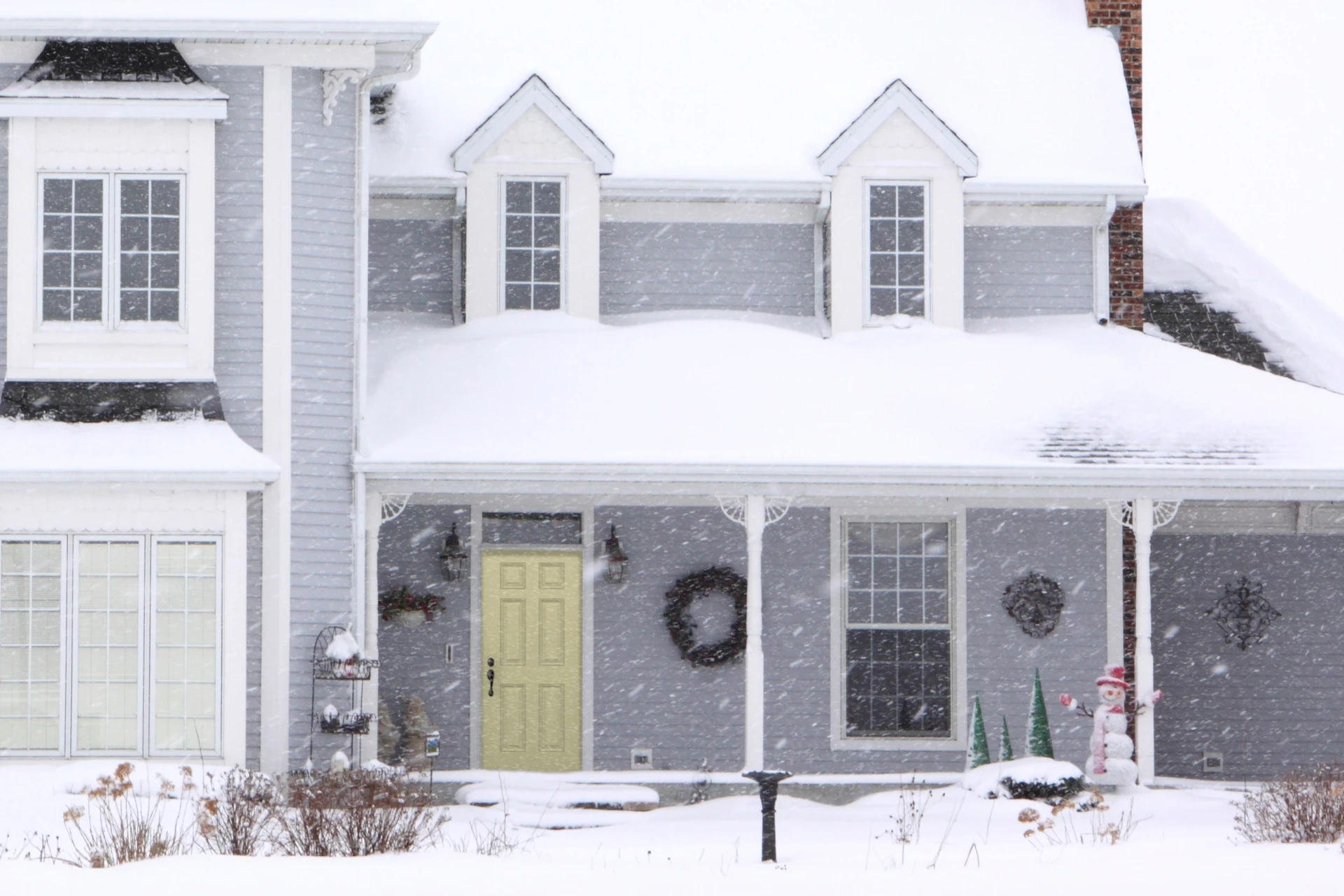 Winter Door Decor: 8 Trendy Ideas for Celebrating the Season