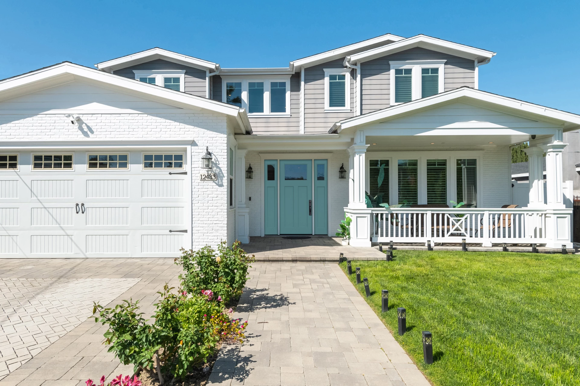 Front Doors with Sidelights: Rules and Guidelines to Follow