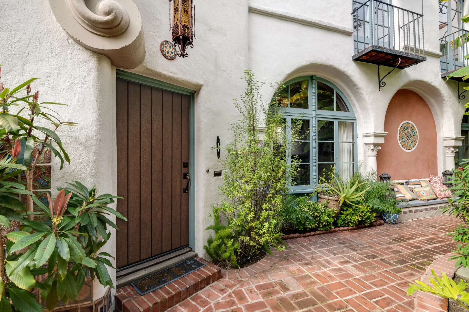 How-to: Install Clavos and Hinge Straps